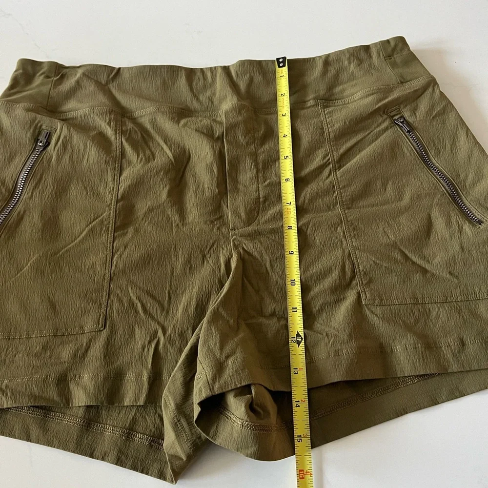 Athleta Olive Trekkie North Mid Rise Shorts Sz 14 - Picture 7 of 8